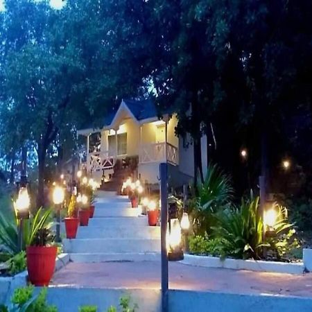 Greendale Resort Pachmarhī エクステリア 写真